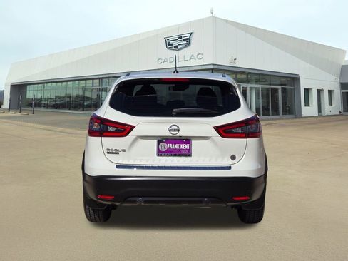 Used 2020 Nissan Rogue Sport S image 5
