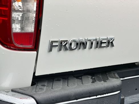 Used 2018 Nissan Frontier SV AWD/4WD image 13