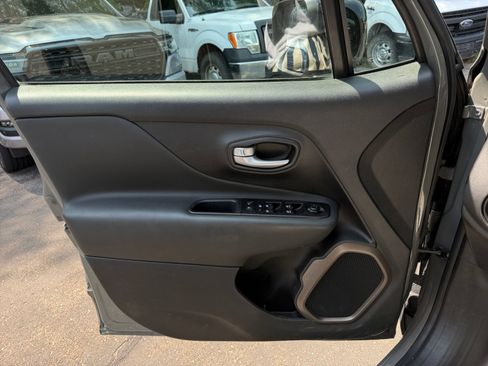 Used 2023 Jeep Renegade Latitude AWD/4WD image 22