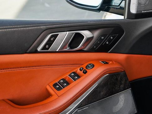 Used 2025 BMW X5 M60i image 9