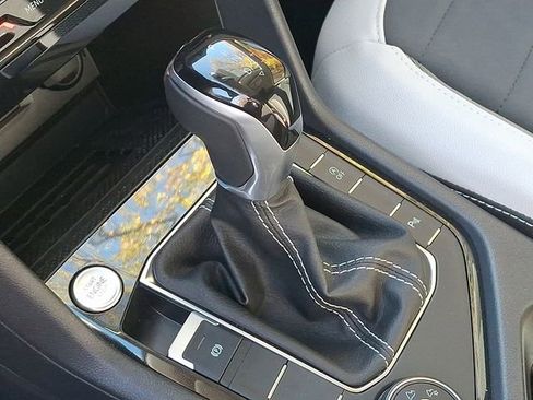 Certified 2025 Volkswagen Taos SE w/ Panoramic Sunroof Package image 22