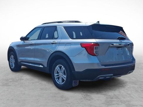 Used 2023 Ford Explorer XLT w/ Equipment Group 202A AWD/4WD image 4