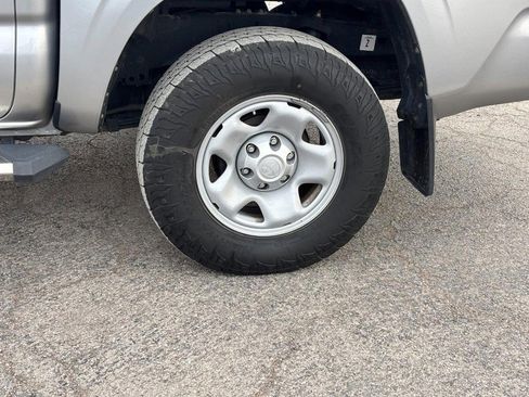 Used 2018 Toyota Tacoma SR image 11