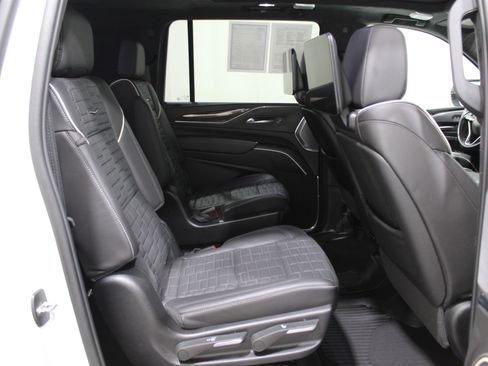 Certified 2024 Cadillac Escalade ESV Sport Platinum image 35