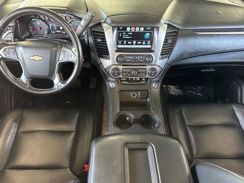 Used 2019 Chevrolet Suburban LT image 12