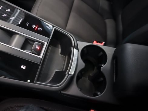 Certified 2026 Porsche Macan AWD/4WD image 18