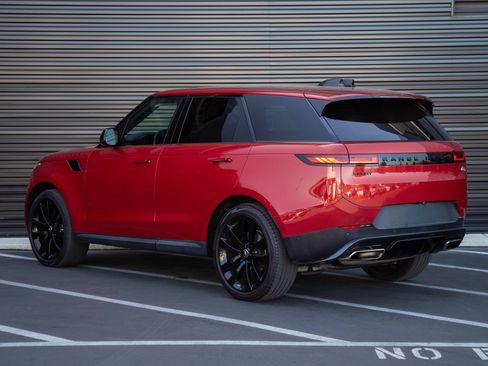 Used 2023 Land Rover Range Rover Sport SE AWD/4WD image 3