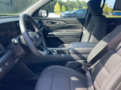 Used 2025 Chevrolet Traverse LT w/ LPO, Floor Liner Package FWD image 18