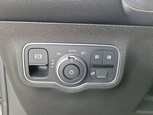 Used 2020 Mercedes-Benz GLB 250 image 17