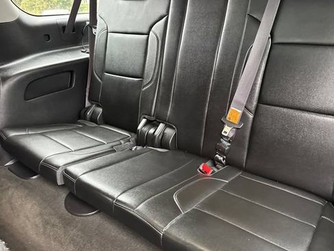 Used 2015 Chevrolet Suburban LT w/ Luxury Package RWD image 18