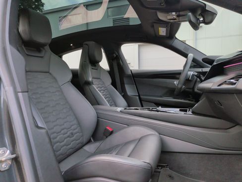 Certified 2022 Audi e-tron GT Prestige w/ Prestige Package AWD/4WD image 36