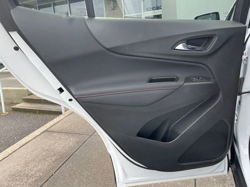 Used 2023 Chevrolet Equinox RS image 12