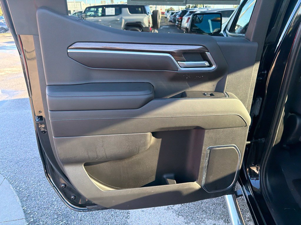 Used 2022 Chevrolet Silverado 1500 LT AWD/4WD image 17
