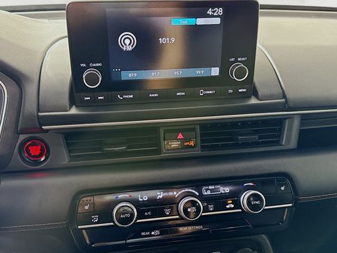 Used 2025 Honda Pilot Sport image 18