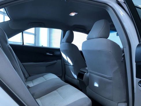 Used 2014 Toyota Camry LE image 21