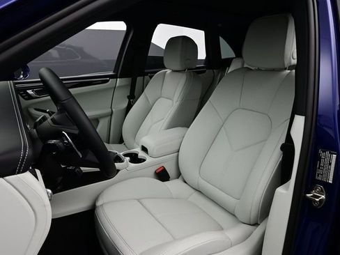 New 2026 Porsche Macan AWD/4WD image 5
