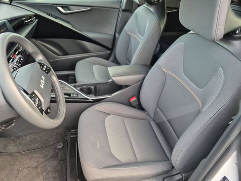 Used 2025 Kia Niro LX FWD image 24