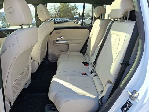 Used 2026 Mercedes-Benz GLB 250 4MATIC image 7