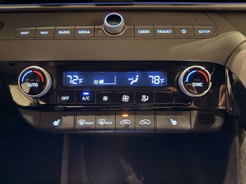 Used 2025 Hyundai Elantra SEL image 23