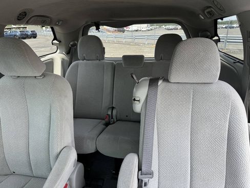 Used 2011 Toyota Sienna LE w/ Towing Pkg FWD image 15
