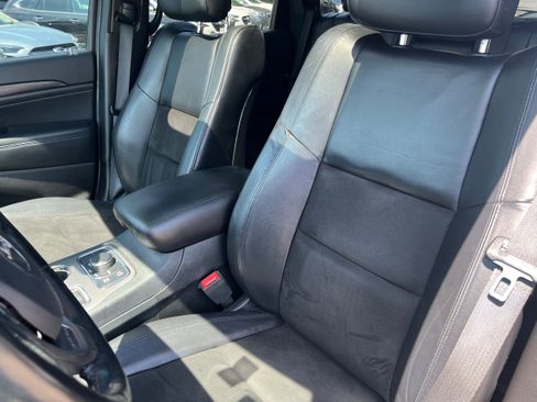 Used 2020 Jeep Grand Cherokee Laredo w/ Quick Order Package 2BN North image 18