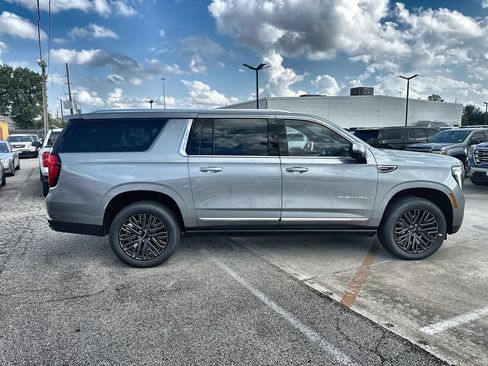 New 2026 GMC Yukon XL Denali w/ Sun & Power Step Package AWD/4WD image 10