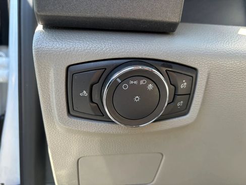 Used 2022 Ford F250 XL w/ Power Equipment Group AWD/4WD image 17