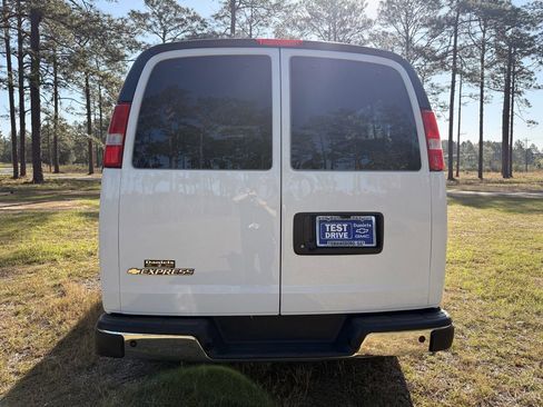 Used 2025 Chevrolet Express 3500 LT w/ LT Preferred Equipment Group RWD image 4