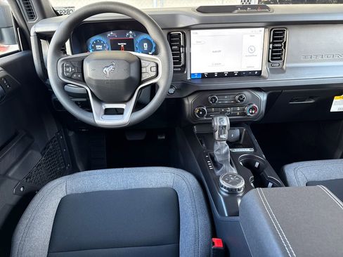 New 2025 Ford Bronco 4-Door image 5