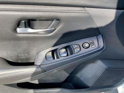 Used 2024 Nissan Sentra SV FWD image 35