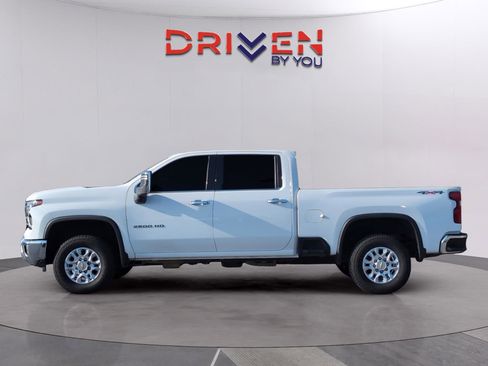 Used 2024 Chevrolet Silverado 2500 LTZ image 2