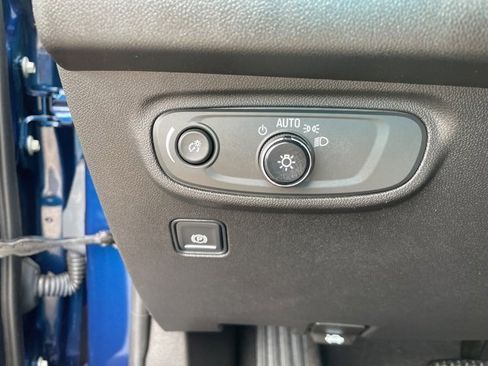 Used 2022 GMC Terrain SLE w/ Driver Convenience Package image 15