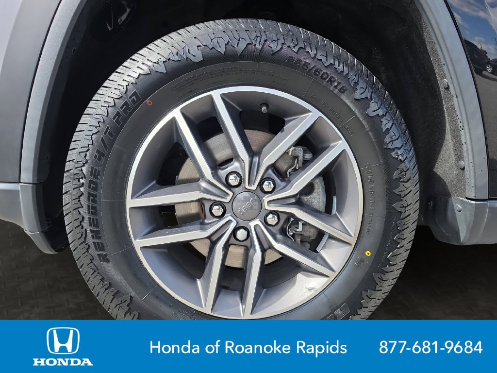 Used 2020 Jeep Grand Cherokee Laredo w/ Laredo X Package RWD image 9