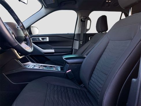 Used 2020 Ford Explorer XLT w/ Class III Trailer Tow Package image 20