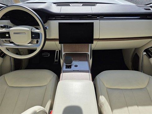 Used 2024 Land Rover Range Rover Autobiography image 12