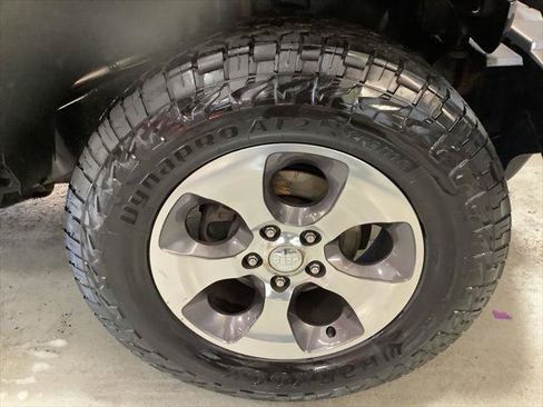Certified 2018 Jeep Wrangler Sahara w/ Connectivity Group AWD/4WD image 11