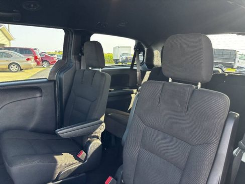 Used 2020 Dodge Grand Caravan SE FWD image 21