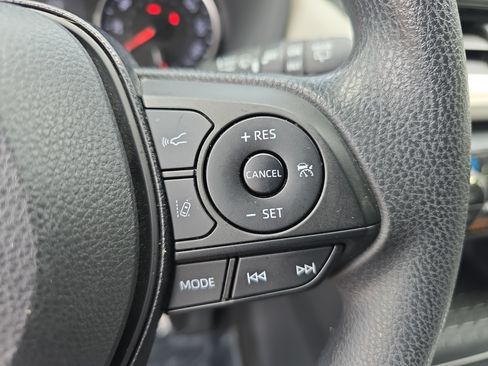 Used 2020 Toyota RAV4 XLE w/ Convenience Package FWD image 19