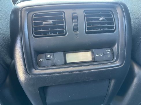Used 2017 Nissan Pathfinder SV FWD image 35