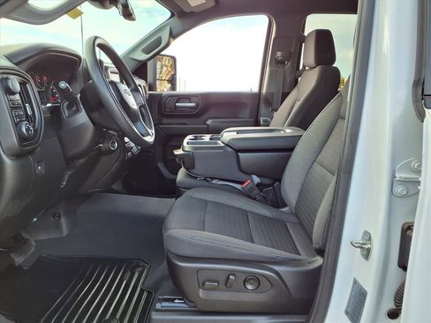 Used 2024 Chevrolet Silverado 2500 Custom w/ Custom Value Package image 10