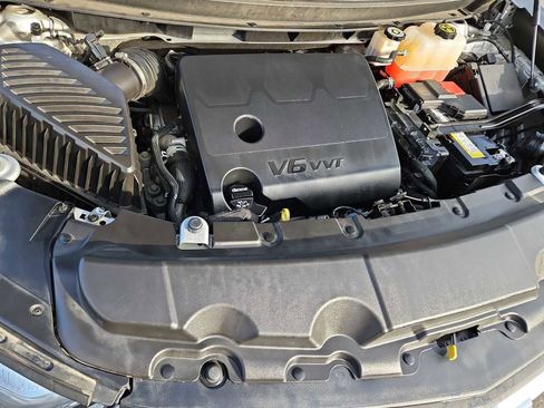 Used 2022 Chevrolet Traverse LS image 15