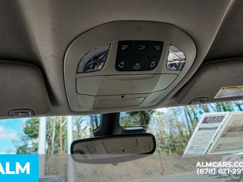 Used 2024 Chrysler Pacifica Touring-L image 40