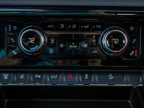 Used 2024 GMC Sierra 2500 AT4 w/ Technology Package image 22