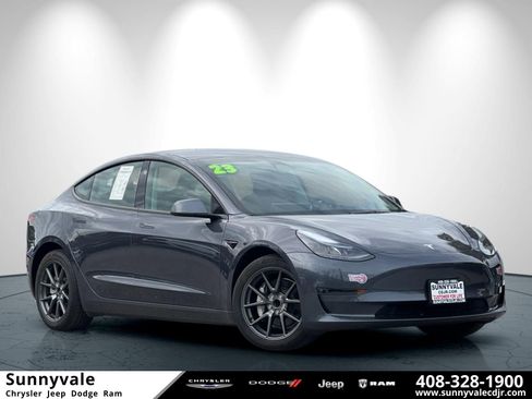 Used 2023 Tesla Model 3 Standard Range image 1