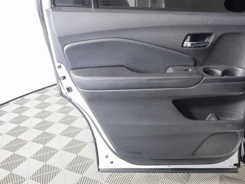 Used 2020 Honda Pilot EX image 9