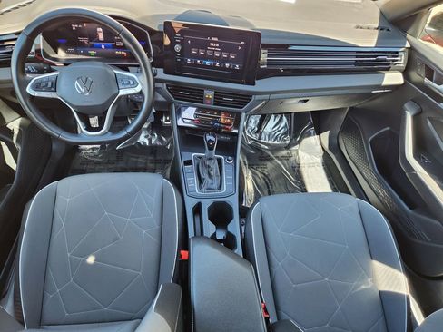 Certified 2025 Volkswagen Jetta Sport FWD image 21