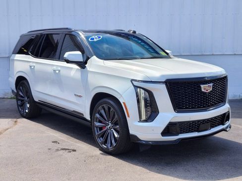 Used 2025 Cadillac Escalade V AWD/4WD image 7