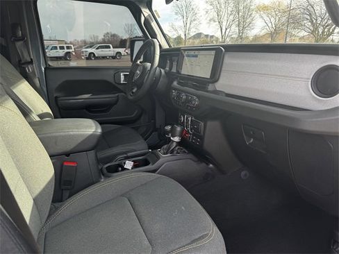 Certified 2024 Jeep Gladiator Sport image 15
