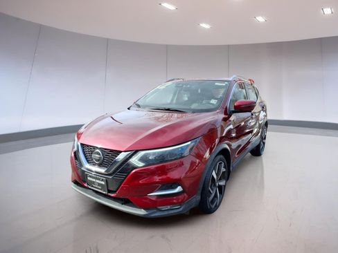 Used 2022 Nissan Rogue Sport SL w/ Premium Package image 2