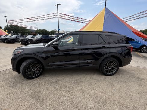 Used 2025 Ford Explorer ST-Line w/ ST-Line Street Pack AWD/4WD image 10